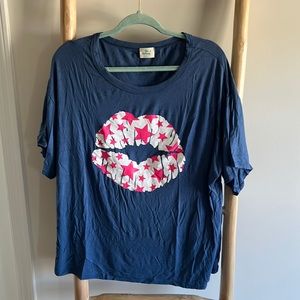 One size blue star kissed lips shirt